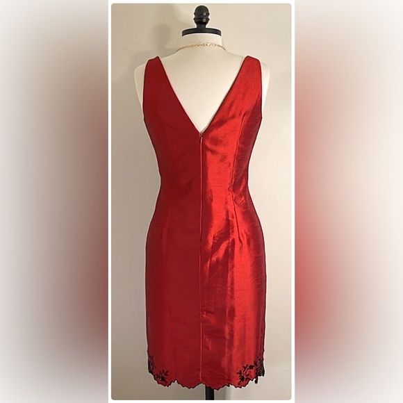 💕Beautiful Red Festive Holiday Dress with Beautiful Black Embroidery & Sequins - Picture 3 of 15